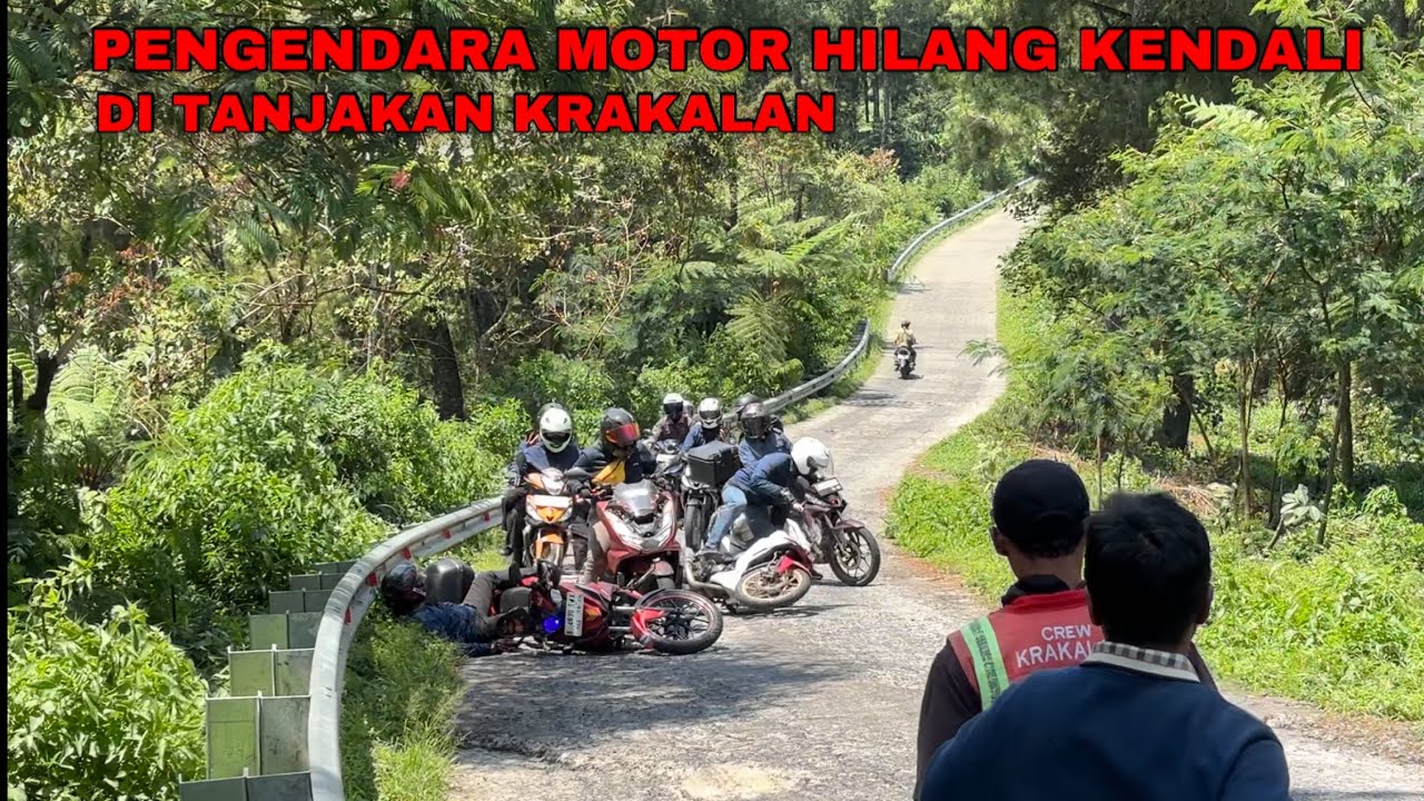 Pengendara motor hilang kendali di tanjakan krakalan || @krakalanofficial 