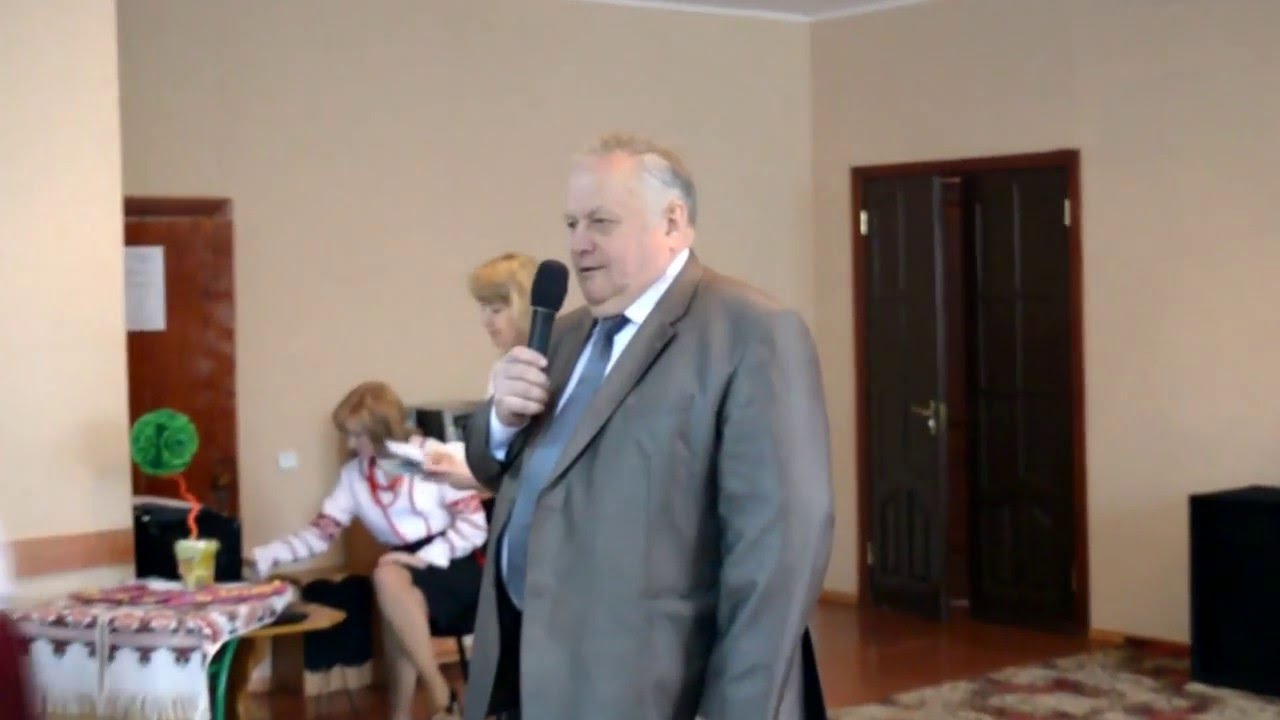 Міський голова на прикрашуванні писанок в центрі 