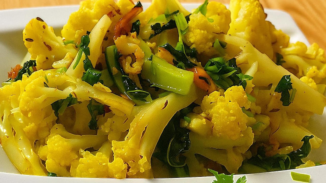 Try This Quick Cauliflower Stir Fry Recipe 🥦✨ Don’t throw the leaves away! #vitamins #healthy