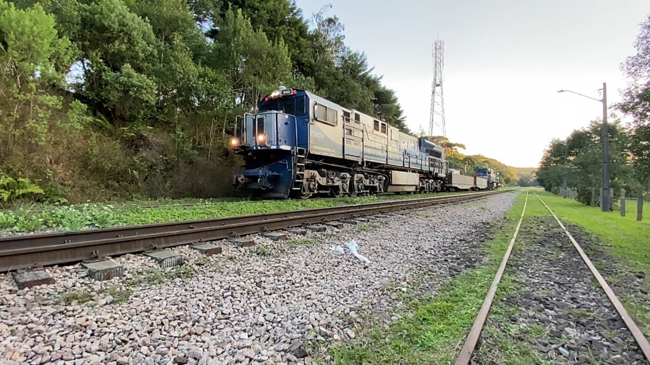 Dupla de ES43BBi Escoteiras + Vagão Madrinha cruzando com o Trem de Passageiros em Roça Nova