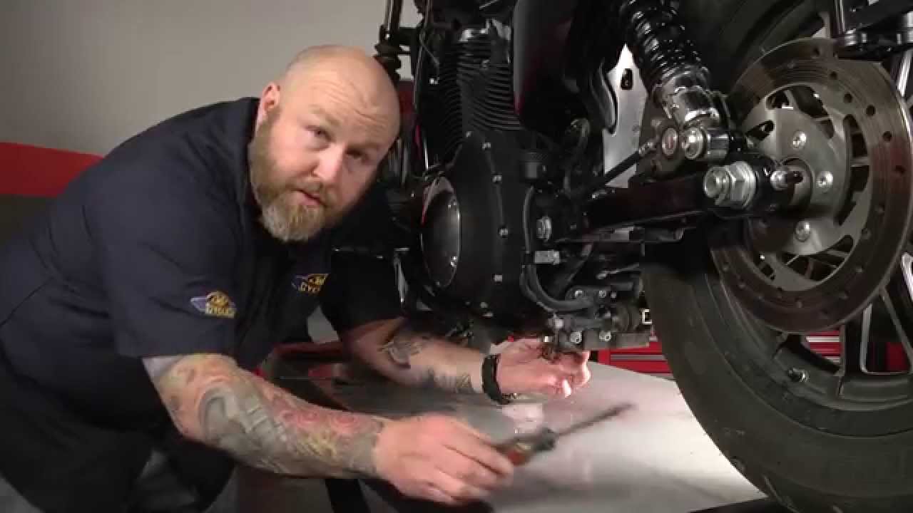 Как заменить масло и фильтр в Harley-Davidson Sportster от J&P Cycles