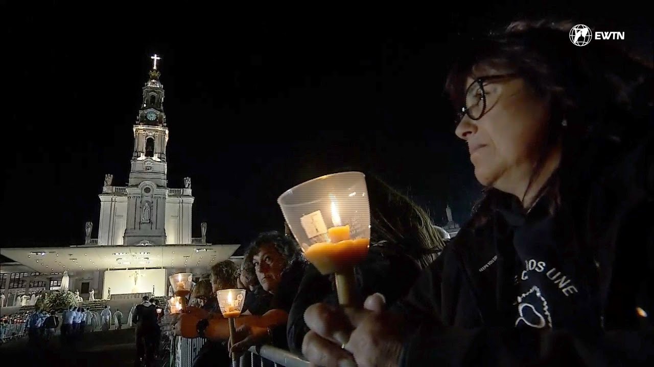 Multitud reza en el Santuario de la Virgen de Fátima por la paz en Tierra Santa y Ucrania