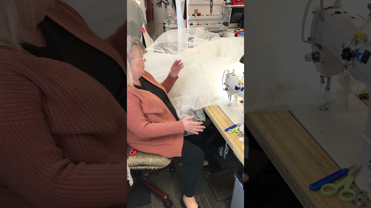 The Sewing Lady shows us her way of sewing 🧵 tulle