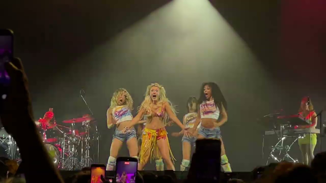 Zara Larsson - Pretty Ugly (Live at Midnight Sun Tour Oakland)