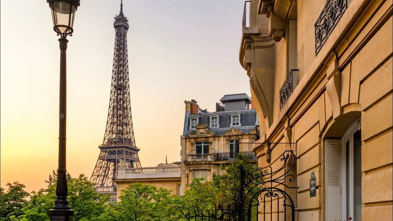 Paris like you've never seen it before🥖
