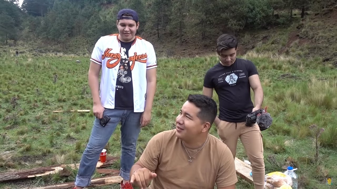 ACAMPANDO CON YOUTUBERS - #CampaTuber - Dororock