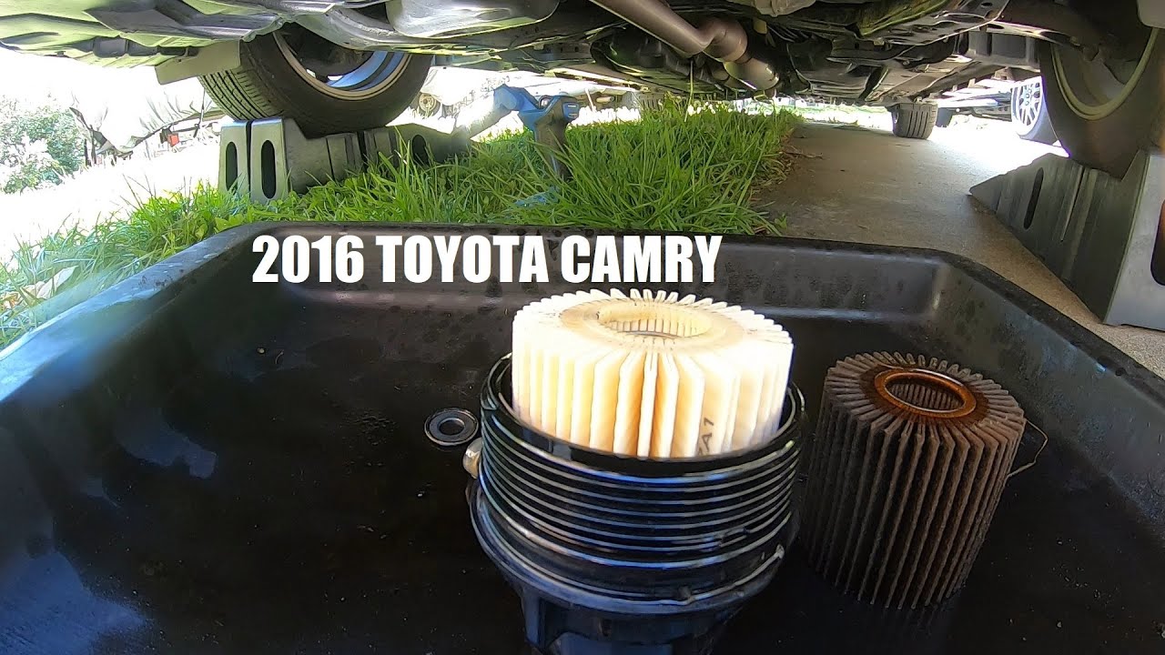 Замена масла в Toyota Camry 2016 года