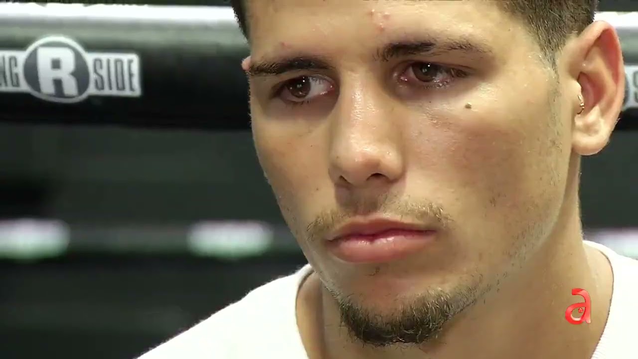 Con carteles y aves muertas: así atemorizan en Cuba a familia de boxeador recién llago a Miami
