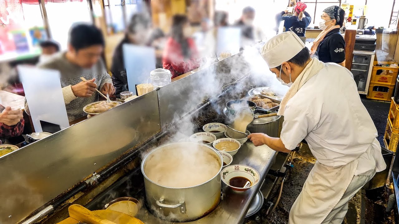 爆食いアニキ殺到！！鉄人店主の作るガッツリ焼きめしラーメン。福岡有名ラーメン５選｜THE BEST Ramen in Fukuoka