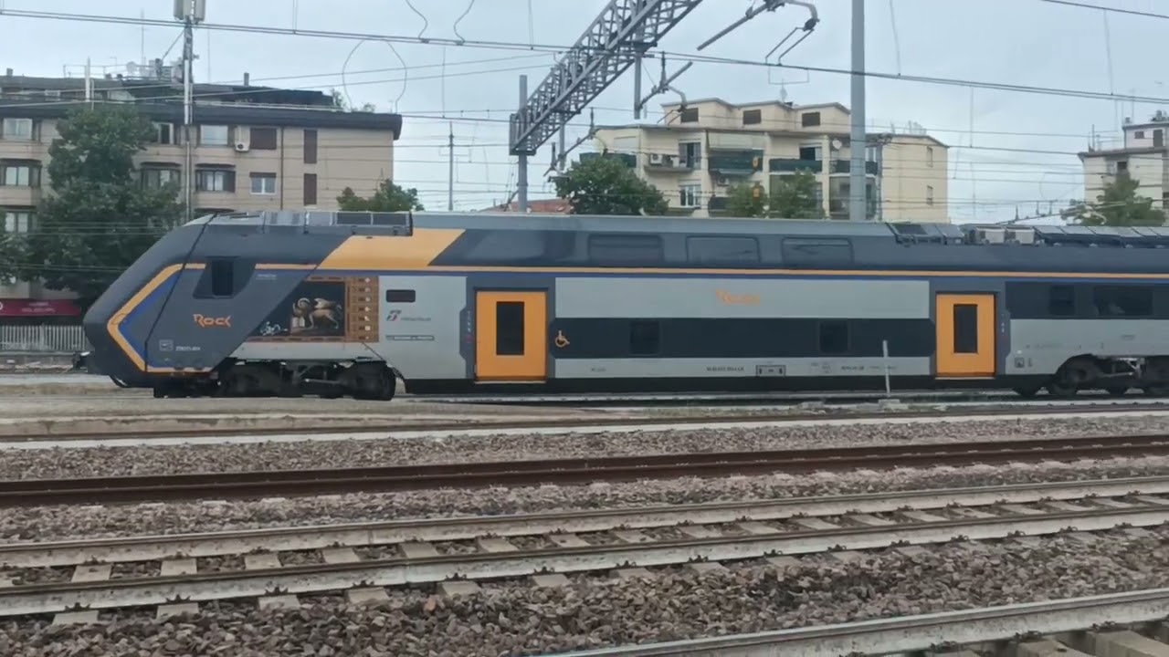 Due Intercity e altri treni | Padova Stazione