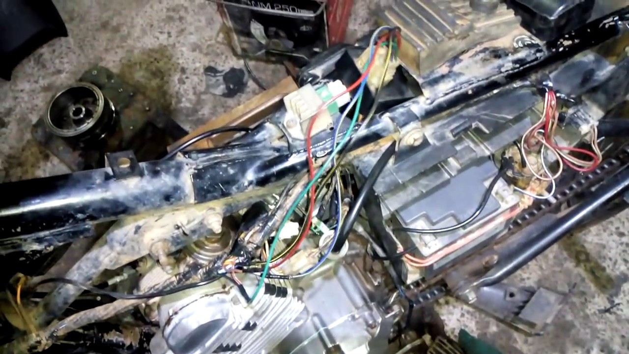 YBR Cortando Giros Com CDI da Titan 150.
Adaptação de CDI da Titan 150 na Yamaha.