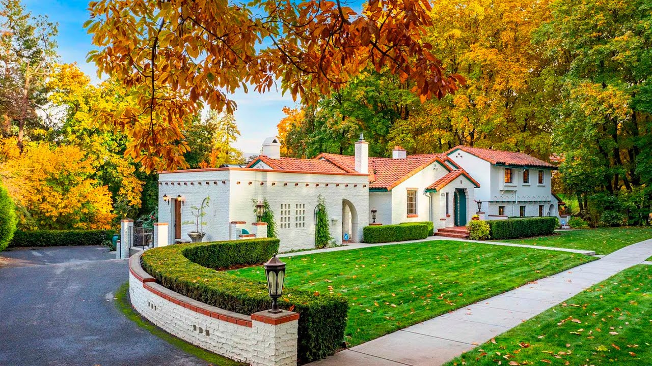 Two luxury homes in Washington State worth $1,997,000 and $1,999,900. House tour.