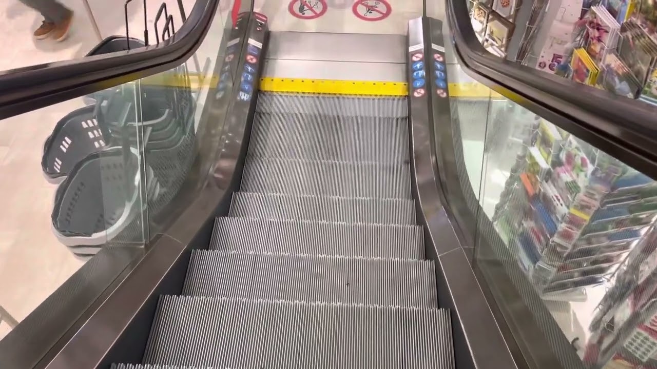 Fahrtreppe bei Galeria Kaufhof in Siegburg