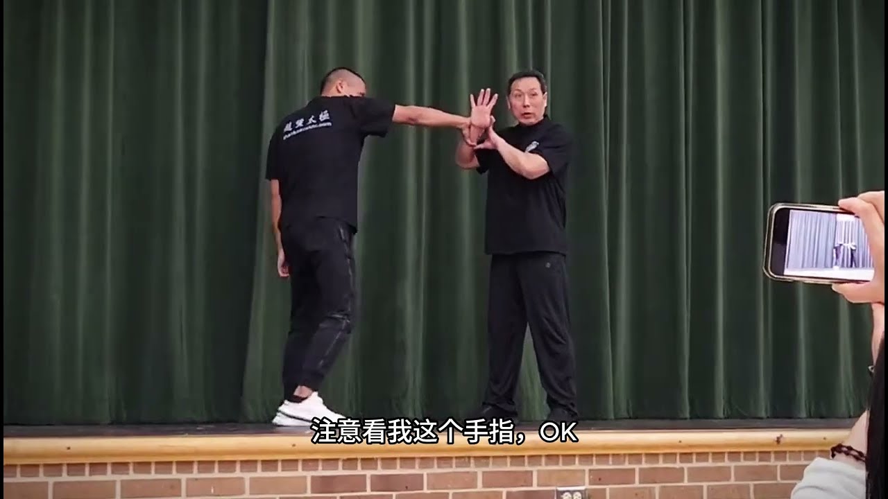 趙堡太極拳十二代傳人彭文在美國達拉斯演示推手和擒拿