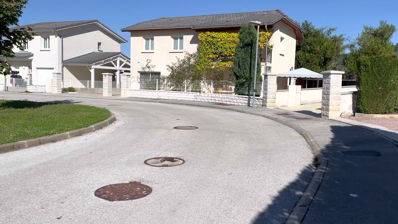 Walking tour around downtown area home oyonnax France