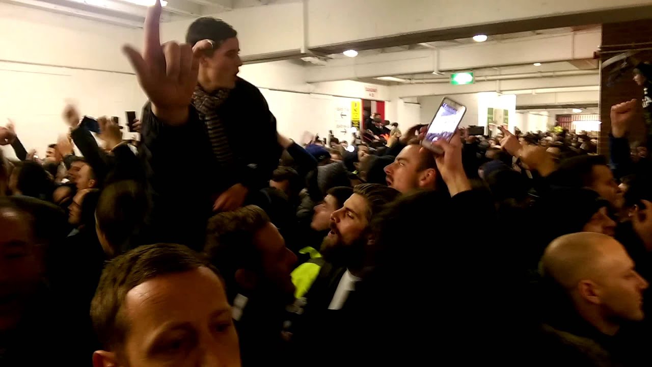 Sheffield United vs spurs -Spurs fans at half time