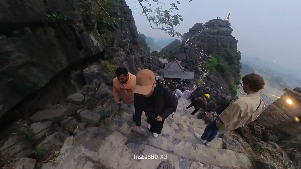 越南北部寜平臥龍山