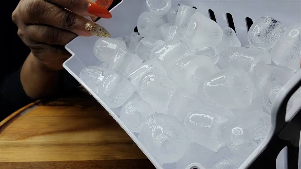 IGLOO ICE CRUNCHES | FRESH IGLOO ICE |#iceeating #asmr #asmrice