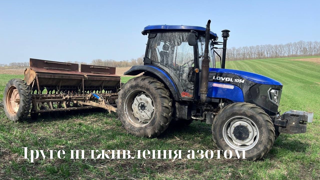 Друге підживлення пшениці озимої. Прикоренево, карбамідом.