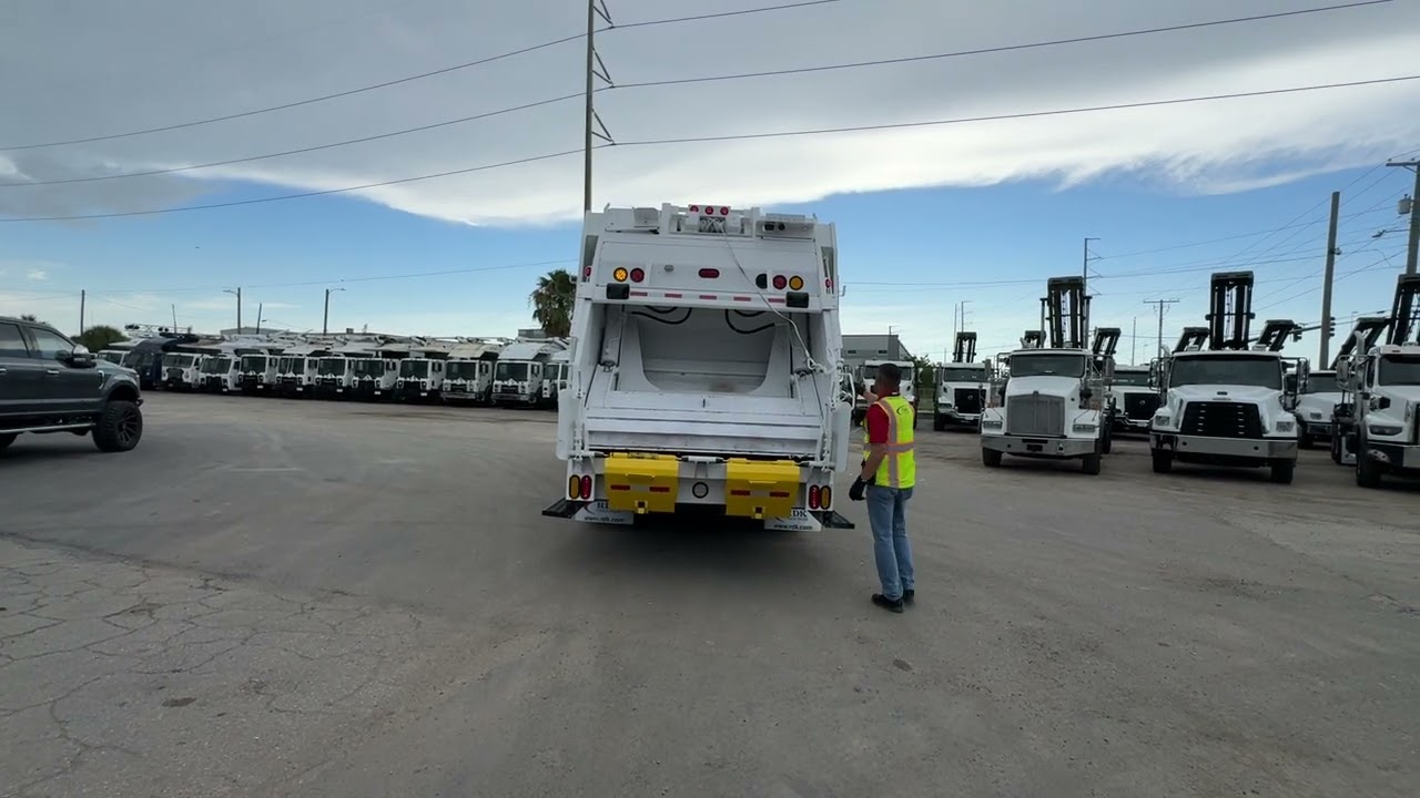 2017 CCC LET2 25 Yard Heil Dura Pack 5000 Rear Loader Garbage Truck - 109818