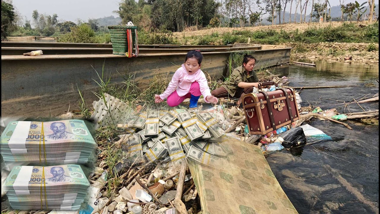 Huge amount of money found in phone. Two poor sisters have money to buy their dream land.