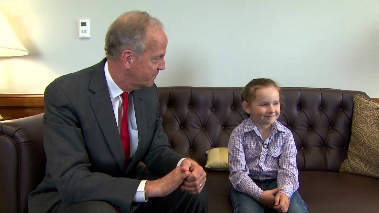 Sen. Jerry Moran Meets with Council Grove's Macey Hensley