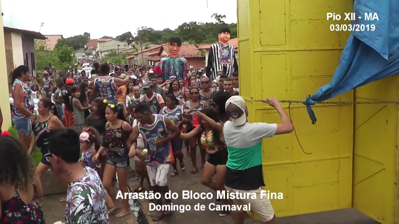 Bloco Mistura Fina arrasta foliões pelas ruas de PIO XII