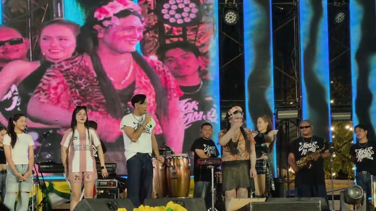 บอล เชิญยิ้มสนุกมากๆ