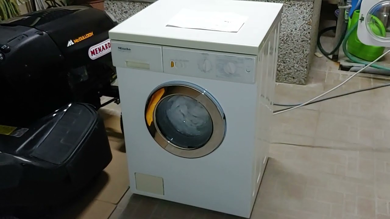 Inamidare (ammorbidente) e centrifuga a 1100 giri nella Miele W698