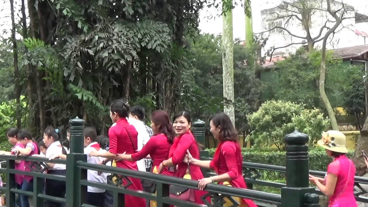[Phần III] Tham Quan Nhà Sàn, Bảo Tàng Hồ Chí Minh, Văn Miếu Quốc Tử Giám.
