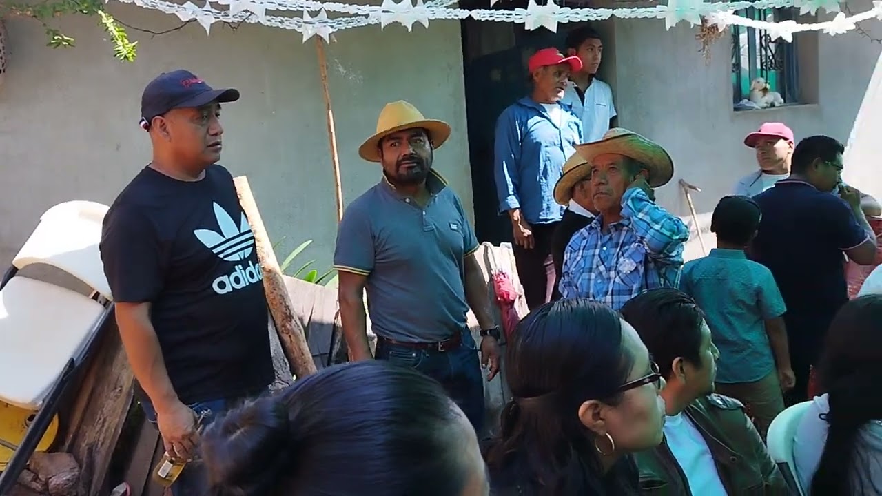 después del desayuno en casa de Laura Cristina (boda) Santo Domingo Xagacia Villa Alta Oaxaca