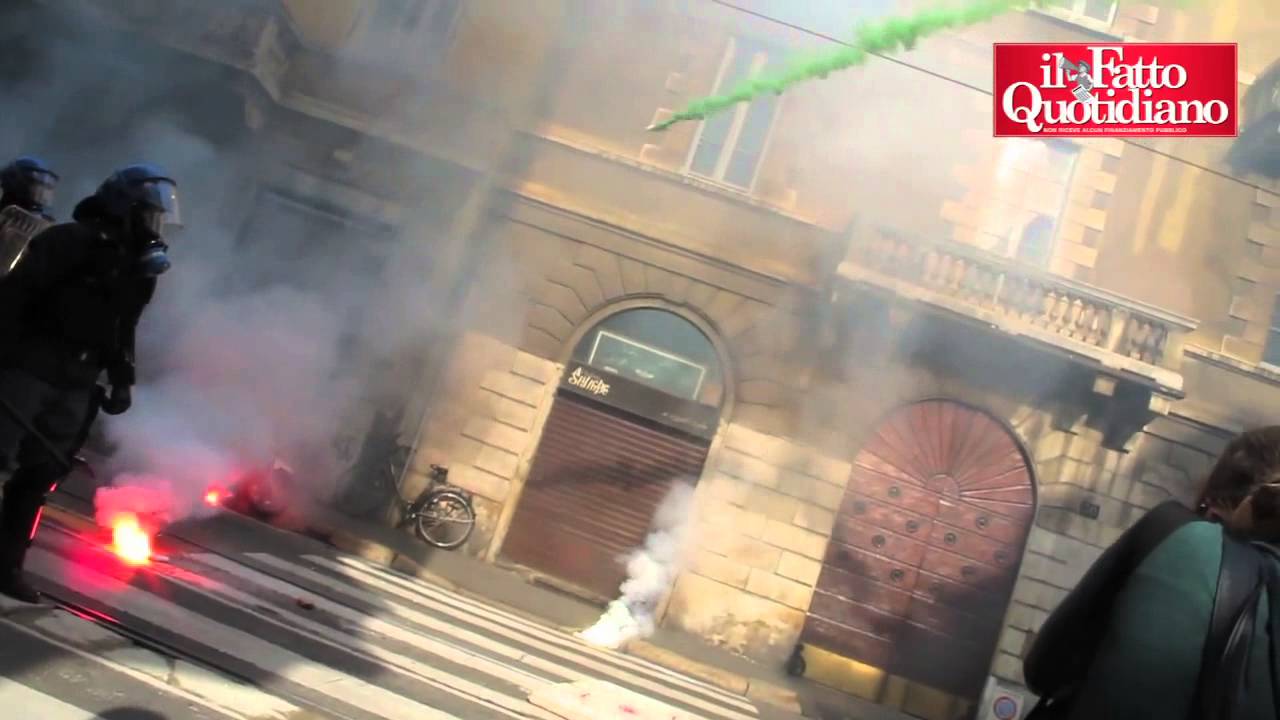 Milano, il corteo carica la polizia (14/11/2012)