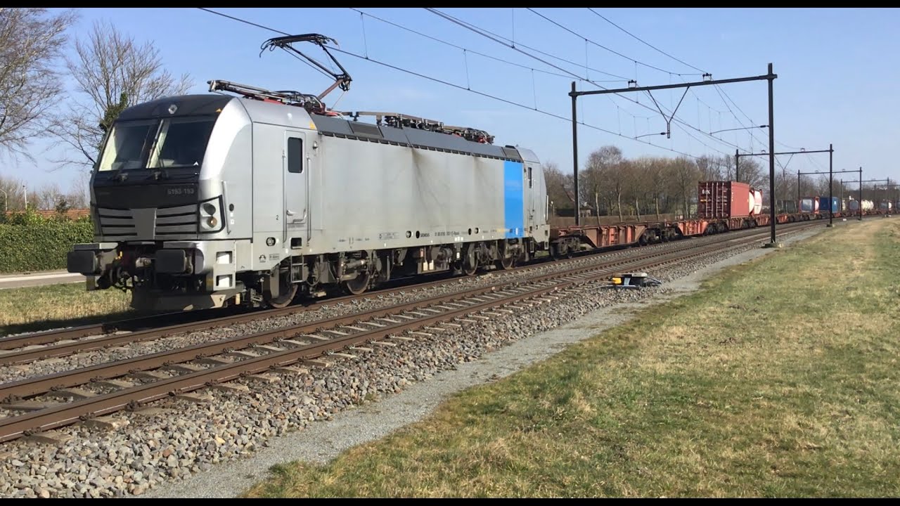 Trainspotting at the famous Dutch Railroad curve/ bend ! Vectron KRE with Container Train 👍👍👍👍👍🚂☀️🎥!