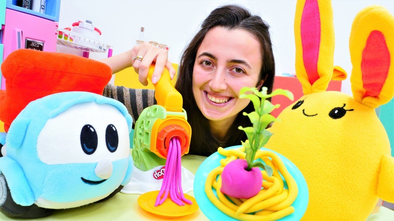 Play Doh oyunu - kamyon Leo ve Lucky i&ccedil;in makarna yapalım! &Ccedil;ocuklar i&ccedil;in eğitici video