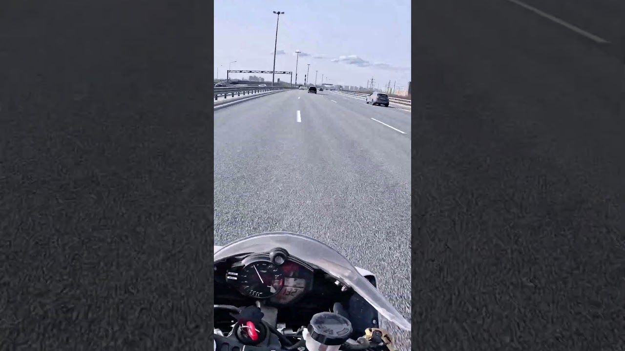 at high speed #viral #youtubeshorts #yamaha #motorcycle #motovlog #shorts