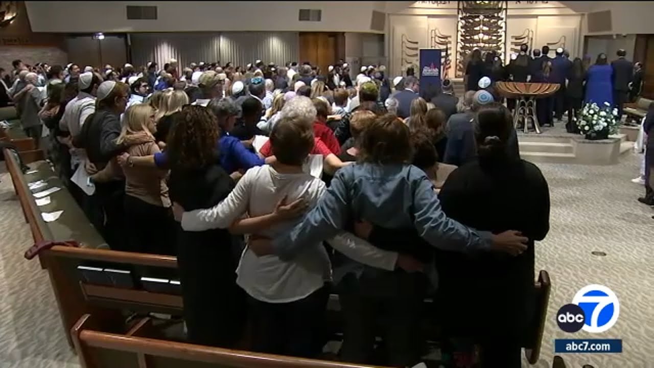 Vigil held in LA to honor hundreds of victims killed in Israel attacks