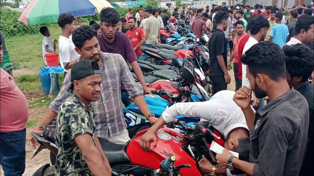 ⛈️🌩️🛵🏍️বৃষ্টিময় দিনেও পুরাতন মোটরসাইকেলের হাটে বিক্রি হয়েছে প্রচুর মোটরসাইকেল।