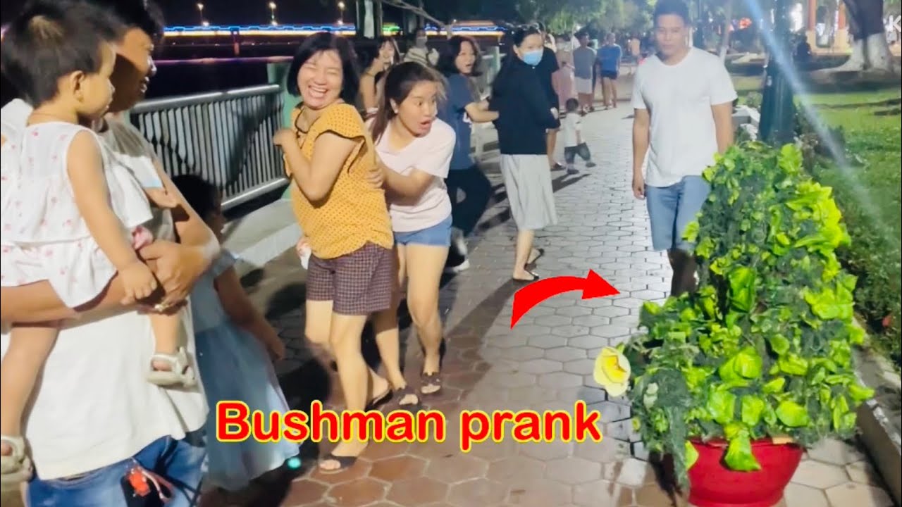 [4k] Bushman prank /  người đi đường phản ứng thế nào khi gặp người rừng giữa phố? [Vietnam]