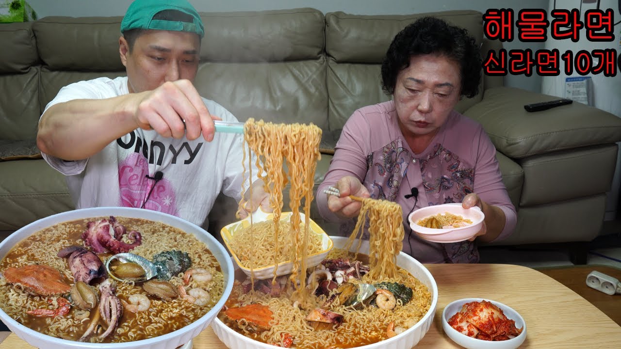 엄마랑 소소하게 신라면 10개 전복 문어 새우 오징어 꽃게 홍합 넣고 해물라면 끓여서 라면 먹방 korean seafood noodles ramen mukbang eating sh