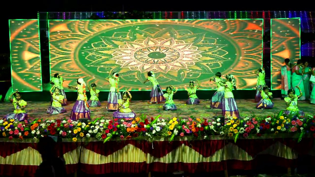 AZHAGAE AZHAGU