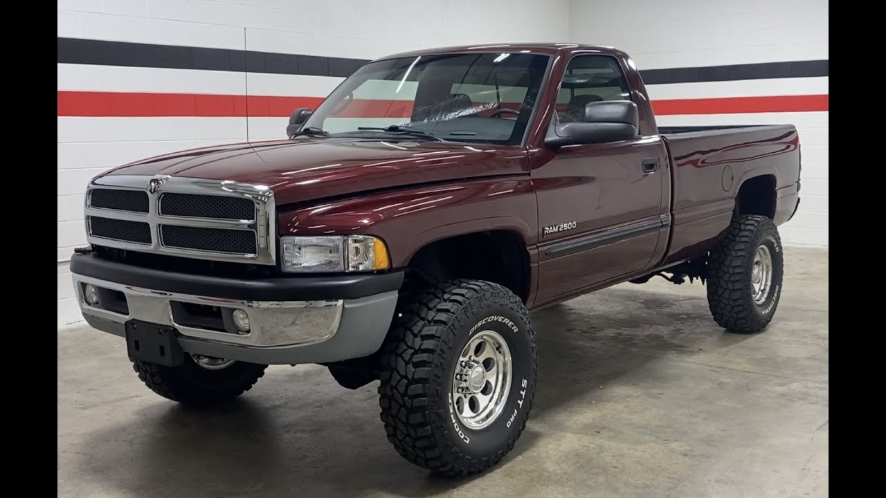 Dodge Ram 2500 2001 года выпуска. Турбодизель Cummins объемом 5,9 л с оригинальным пробегом 87 00...