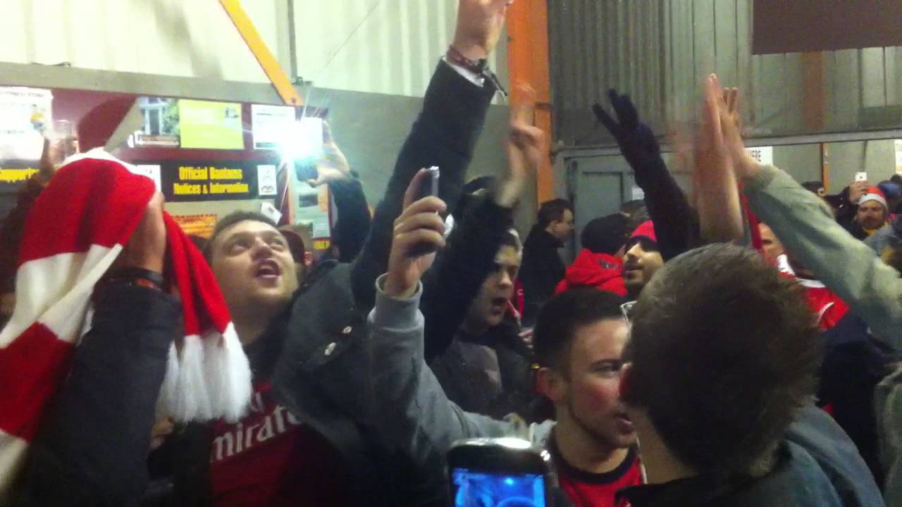 Arsenal Fans Singing - Tottenham Mind The Gap