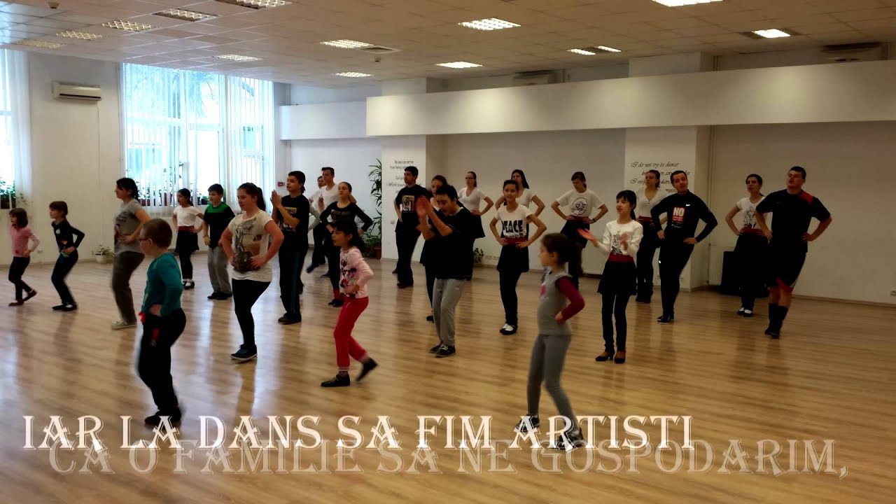 Grupa Mugurasii si Grupa Alunelul a SCOLII DE DANS ROMANESC LARISA SI MARIN BARBU