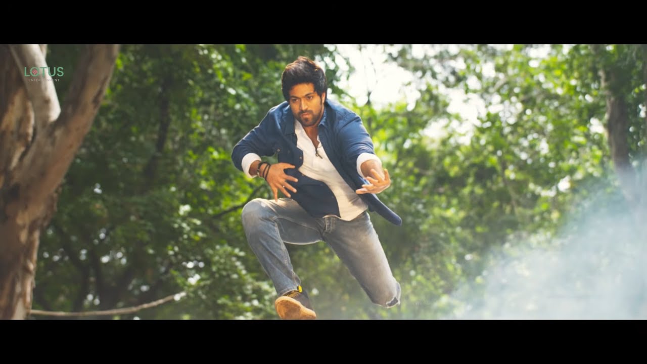 Rocking Star Yash Mass Entry To Save Father And Kids | Santhu Straight Forward Kannada Movie Part 01