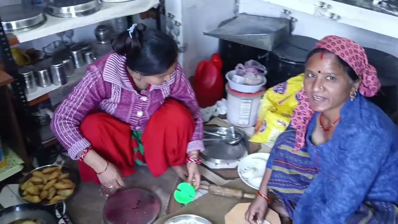 आज बनाया हमने गुजिया llरंगो का त्यौहार होली की हार्दिक शुभकामनाएं ढेर सारी बधाईll#phadilifestyle 🙏❤🎈