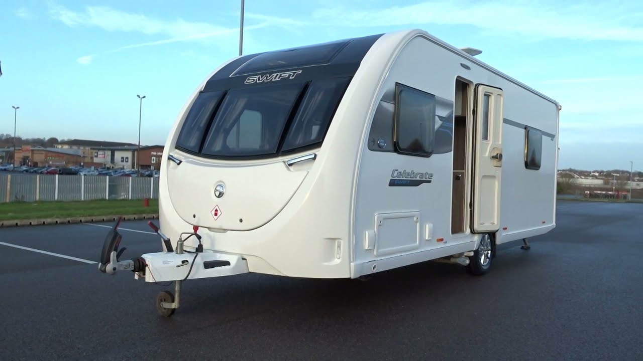 2018 SWIFT CELEBRATE 4EB TOURING CARAVAN 4 BERTH SOLAR PANEL ISLAND BED STUNNING