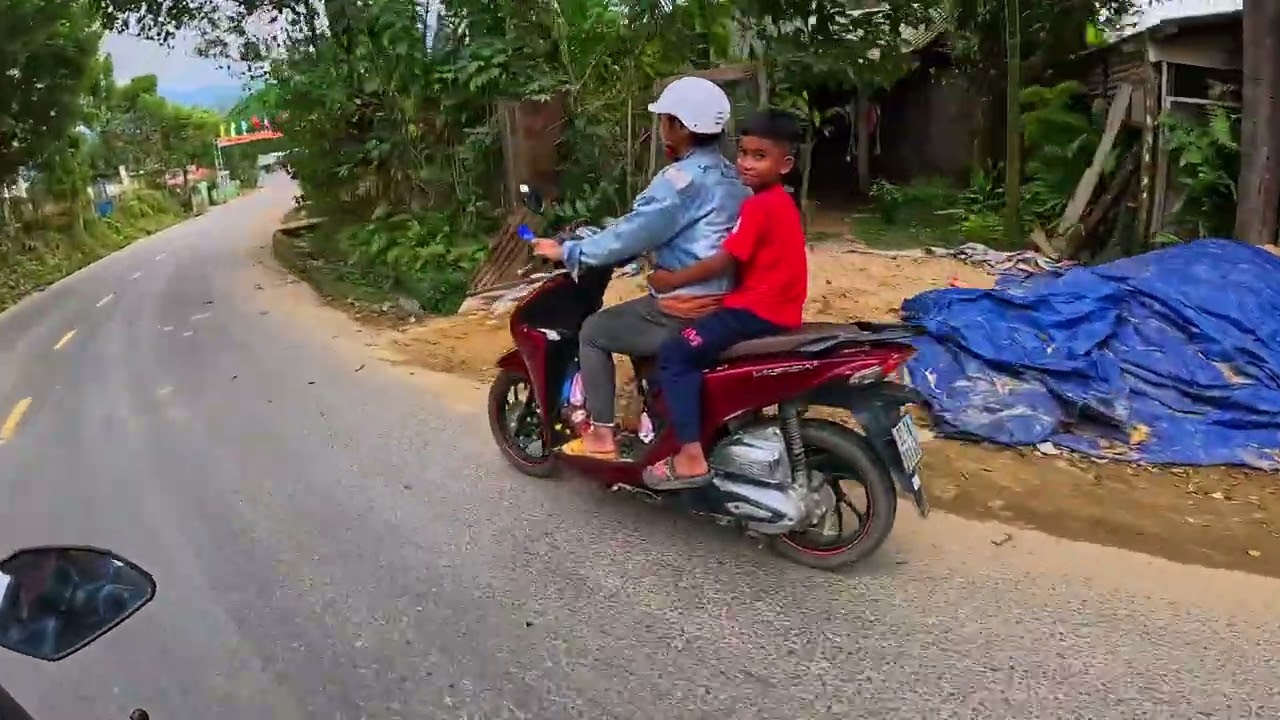 Vietnam Motorbike Ride 🇻🇳 Part 2 | Khe Sanh to Da Nang (Ho Chi Minh Trail Return)