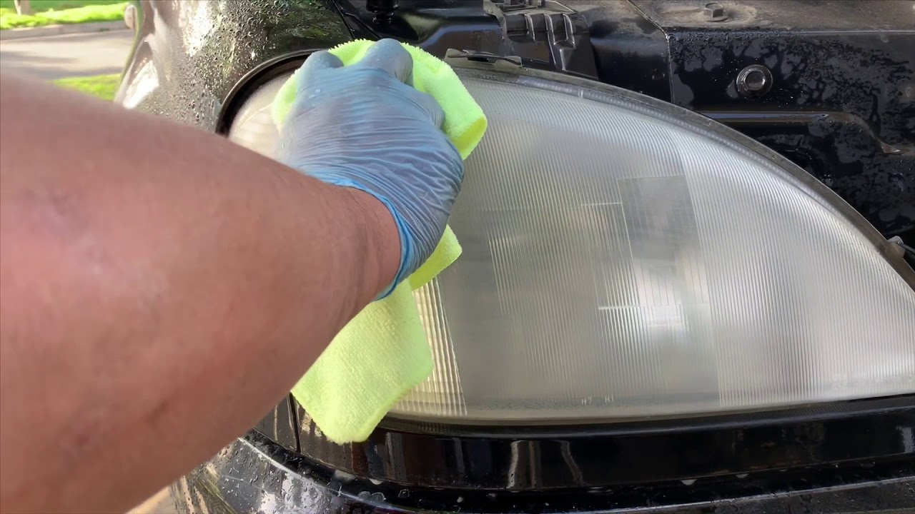 Headlight restoration polycarbonate plastic using the Novus plastic polish