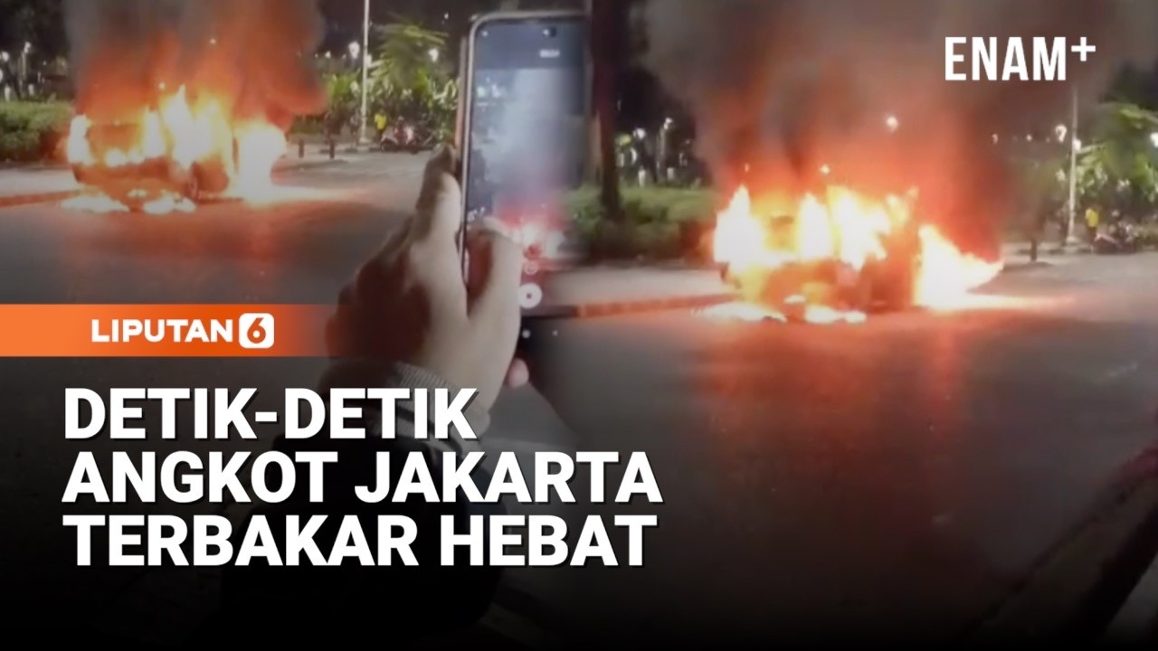 Momen Angkot Terbakar Hebat Dini Hari Di Jakarta | Liputan6
