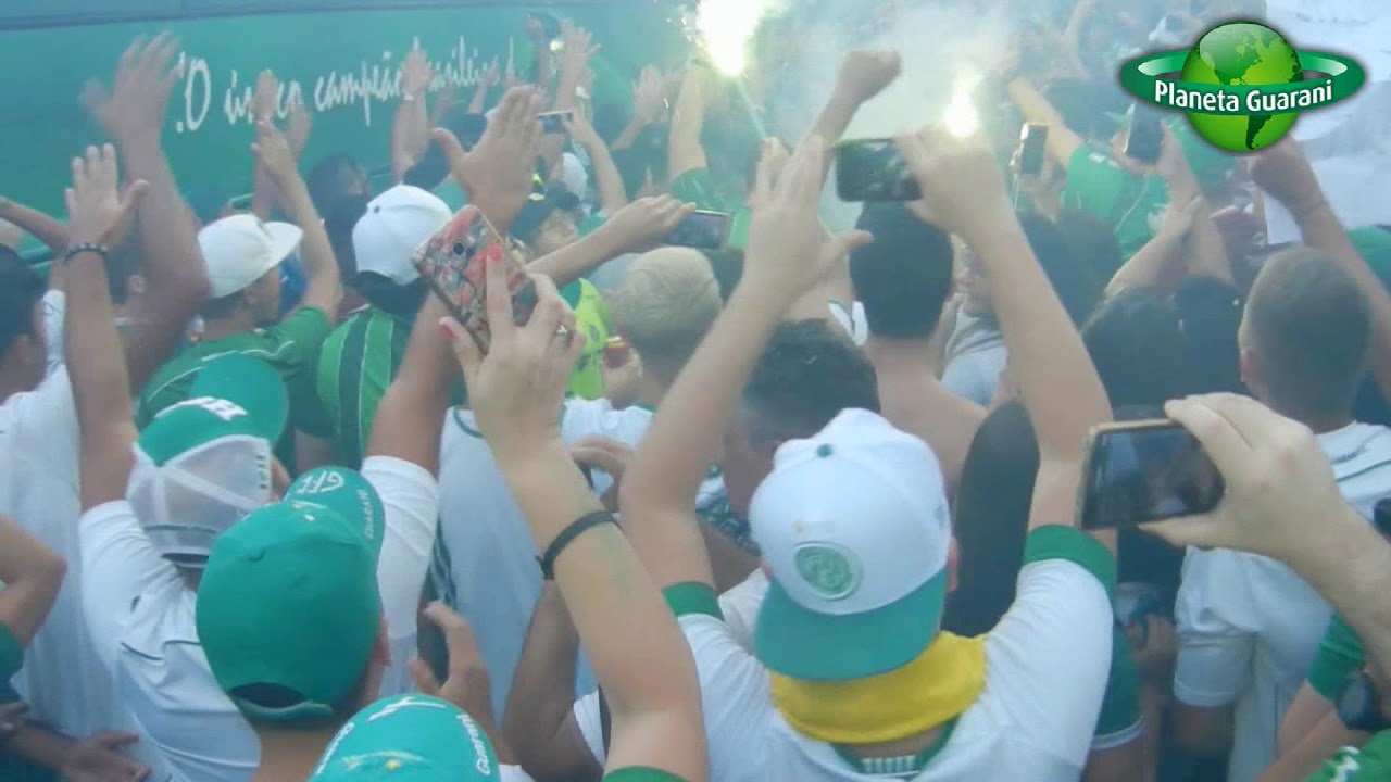 Chegada de Campeão! Corredor Verde e festa na chegada da delegação